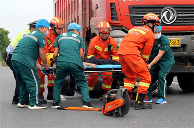 辛集九龙道路救援